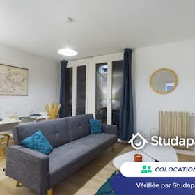Private room for rent for €435 per month in Avignon, Avenue de Tarascon
