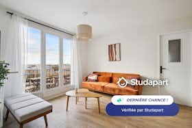 Appartement te huur voor € 620 per maand in Colombes, Rue Auguste Renoir