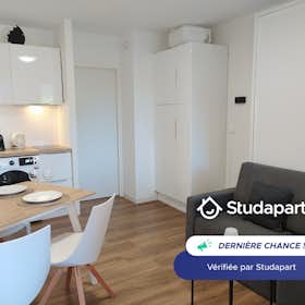 Apartamento para alugar por € 750 por mês em Saint-Raphaël, Allée Muirfield
