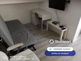 Apartamento para alugar por € 850 por mês em Choisy-le-Roi, Rue Camille Desmoulins
