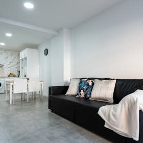 Apartment for rent for €1,400 per month in Málaga, Calle Altamira