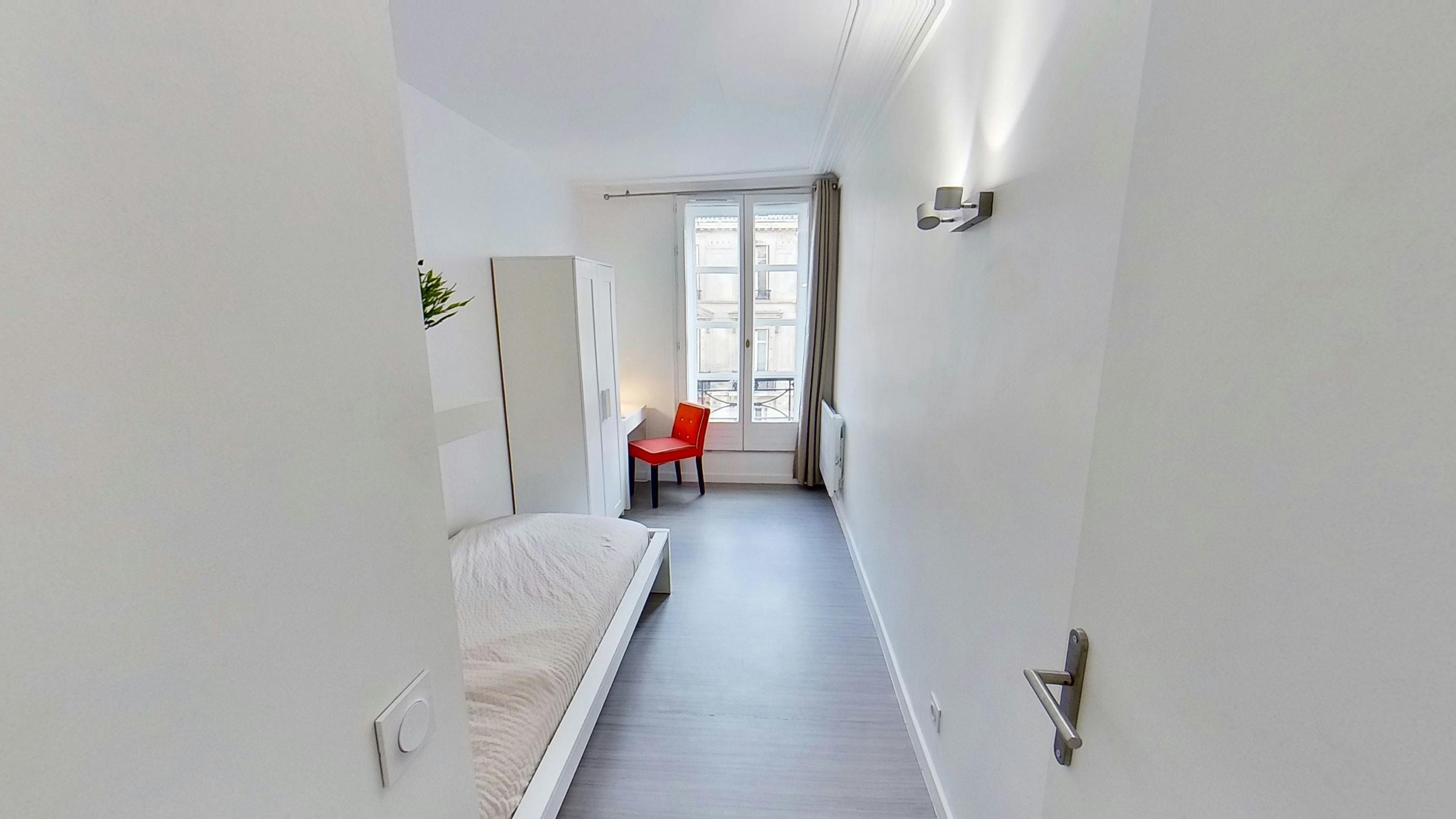 Private room for rent on Rue Saint-Lazare, Paris - Vue 3