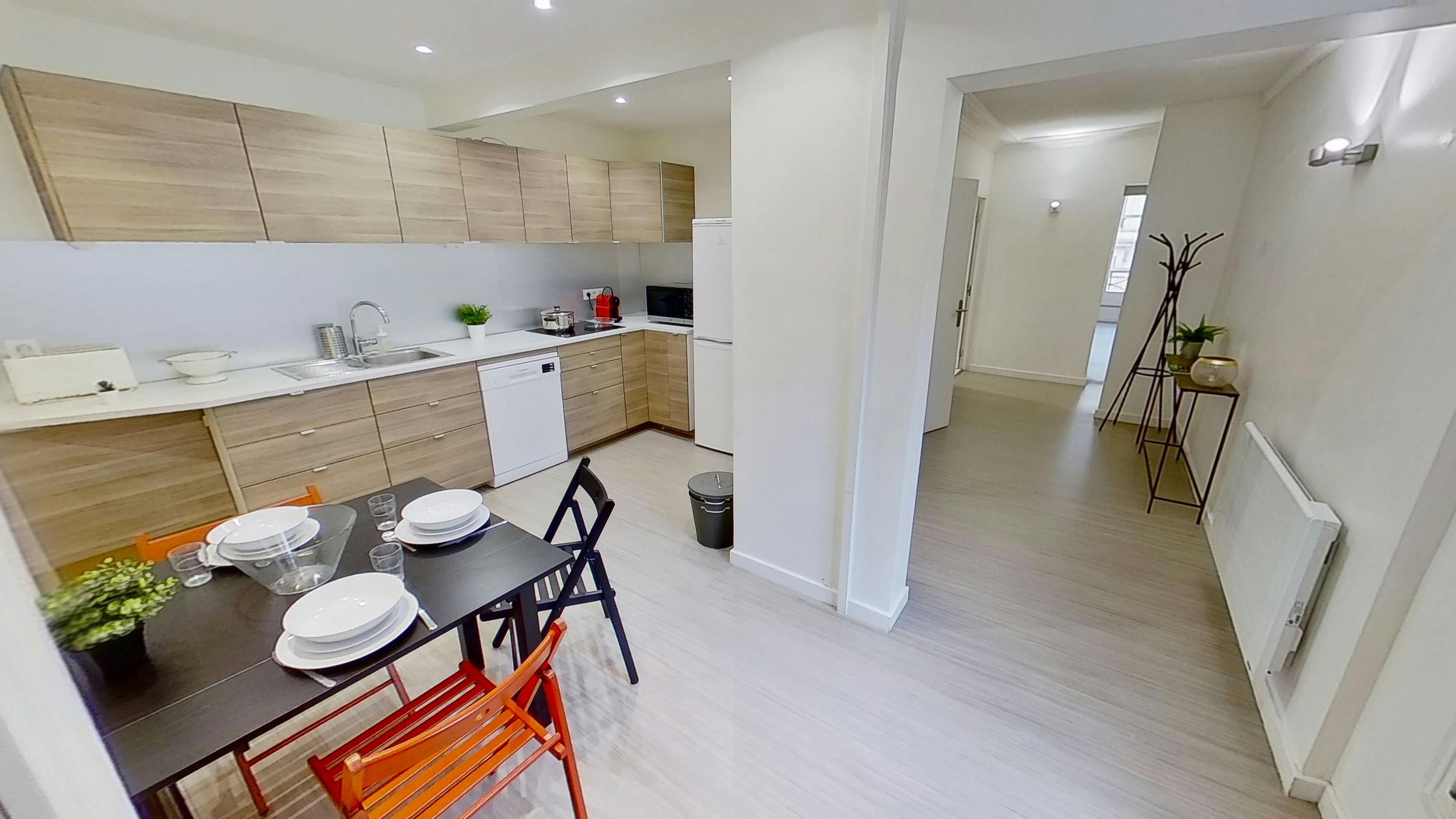 Private room for rent on Rue Saint-Lazare, Paris - Plus