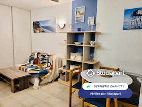 Apartamento para alugar por € 460 por mês em Rochefort, Avenue Marcel Dassault
