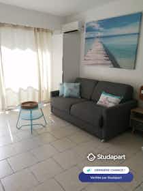 Apartment for rent for €645 per month in Vallauris, Avenue Pierre Semard