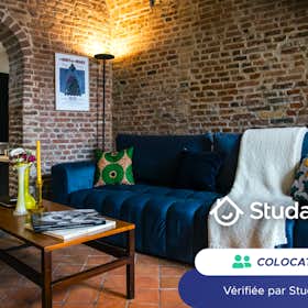 Private room for rent for €710 per month in Lille, Place aux Bleuets