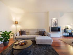 Appartement te huur voor € 2.000 per maand in Antwerpen, Carnotstraat