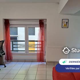 Apartment for rent for €400 per month in Saint-Étienne, Rue Brossard