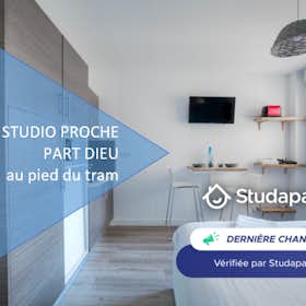 Apartment for rent for €850 per month in Lyon, Rue de l'Épargne