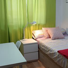 Private room for rent for €450 per month in Madrid, Calle del Jilguero