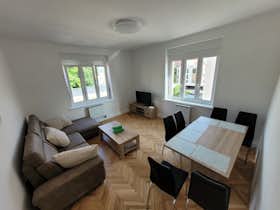 Lägenhet att hyra för 700 € i månaden i Maribor, Smetanova ulica
