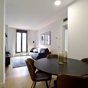 Apartment for rent for €2,662 per month in Madrid, Avenida de la Ciudad de Barcelona