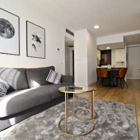 Apartment for rent for €3,025 per month in Madrid, Avenida de la Ciudad de Barcelona