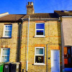 Huis te huur voor £ 4.749 per maand in Greenhithe, Charles Street
