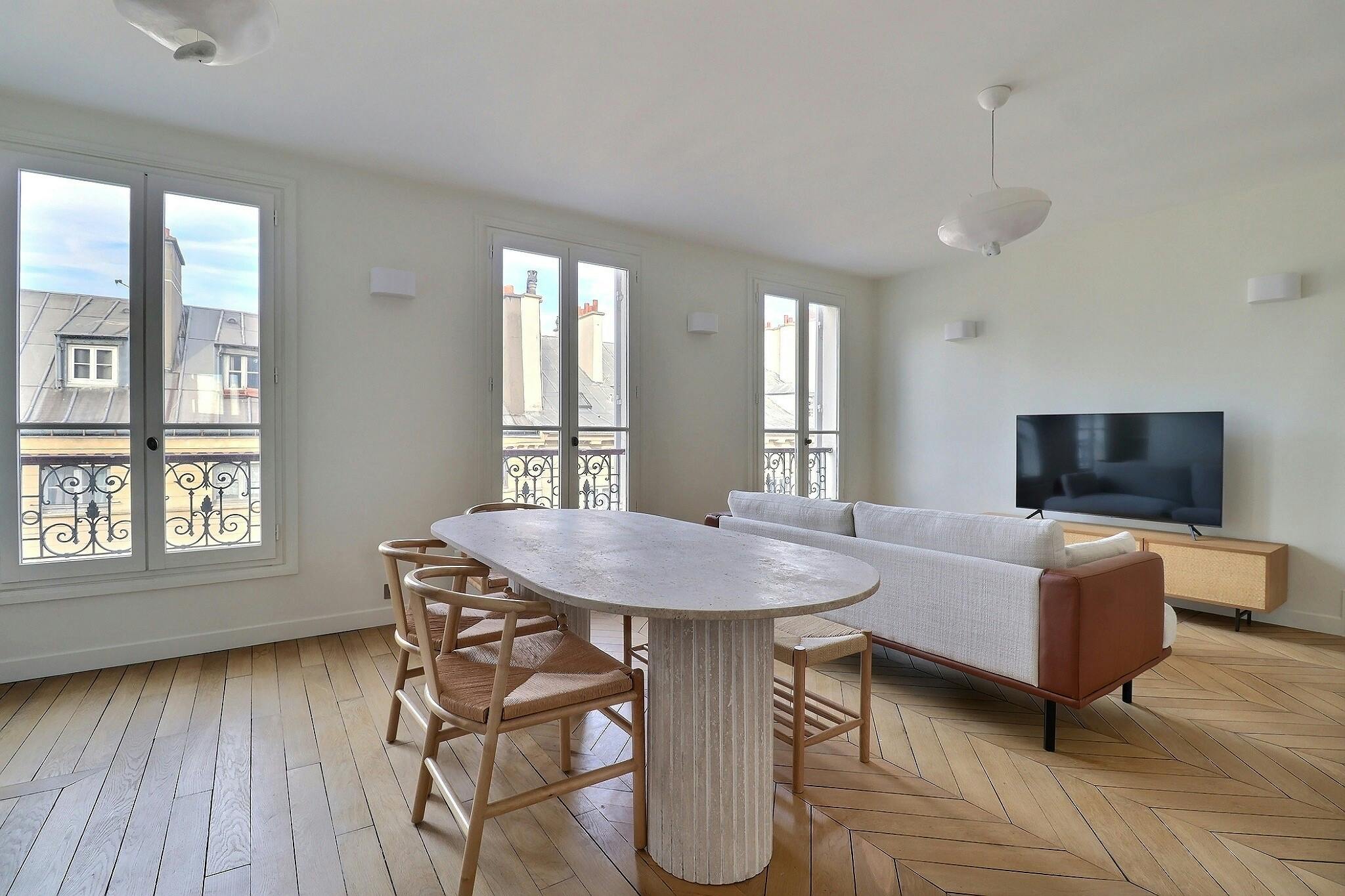 Apartment for rent for €3,392 per month in Paris, Rue de l'Odéon
