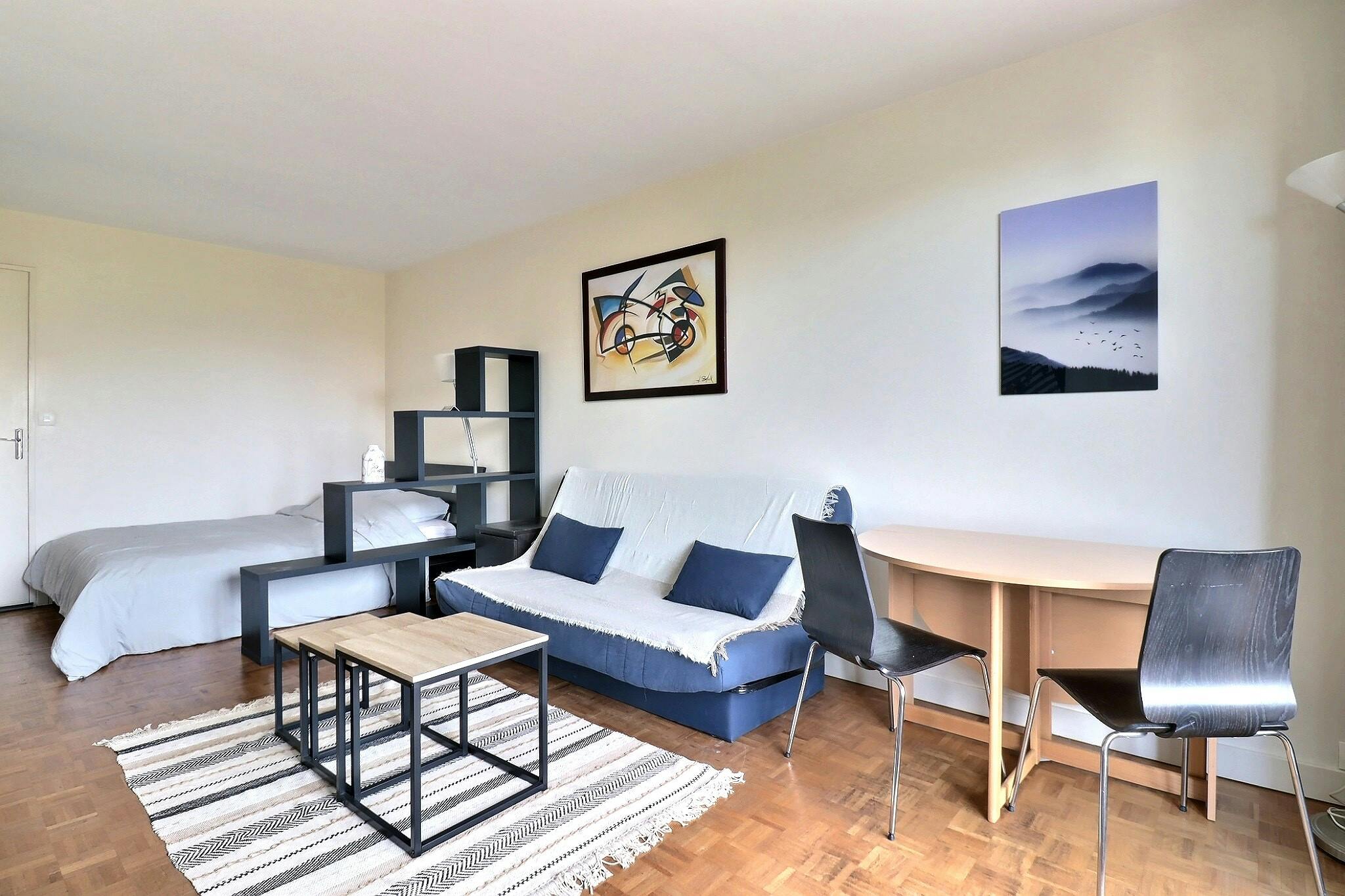 Rue de Rome, Paris preview