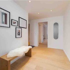 Apartment for rent for €4,349 per month in Saint-Gilles, Rue Saint-Bernard