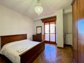 Apartment for rent for €1,250 per month in Milan, Via Pellegrino Rossi