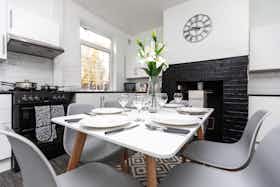 Casa para alugar por € 2.330 por mês em Pontefract, Kirkby Road