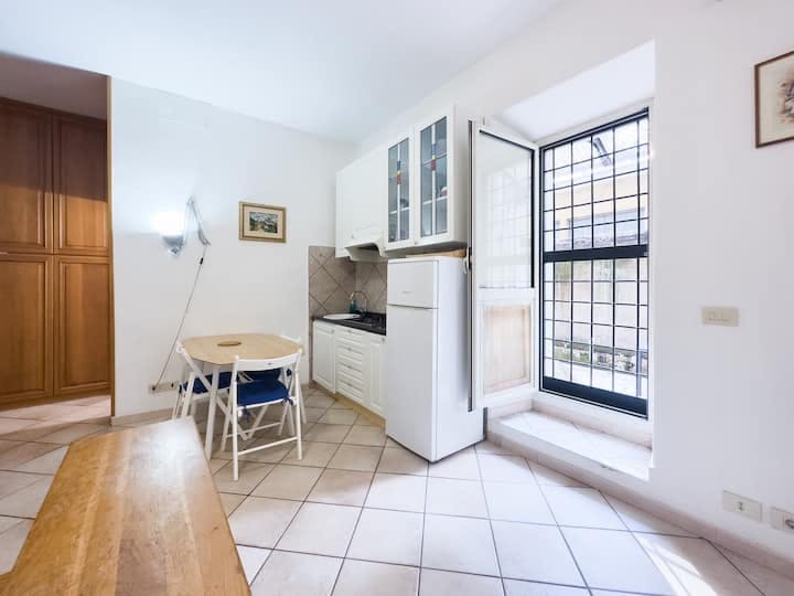 Apartamento para alugar por € 1.200 por mês em Rome, Via Modica