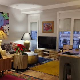 Apartment for rent for €6,800 per month in Barcelona, Passeig de Sant Joan