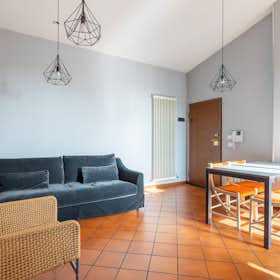 Apartment for rent for €2,000 per month in Bologna, Via Piella
