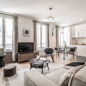 Apartment for rent for €2,649 per month in Paris, Boulevard de Ménilmontant