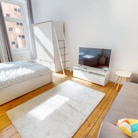 Apartment for rent for €1,540 per month in Berlin, Mittenwalder Straße