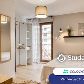 Private room for rent for €525 per month in Mérignac, Avenue des Tourelles de Charlin