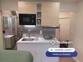 Appartamento in affitto a 650 € al mese a Viroflay, Rue Racine