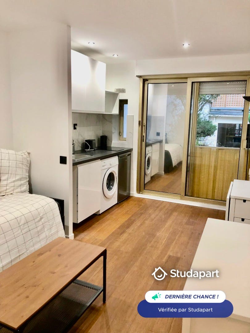 House for rent for €1,330 per month in Paris, Rue des Petites Écuries