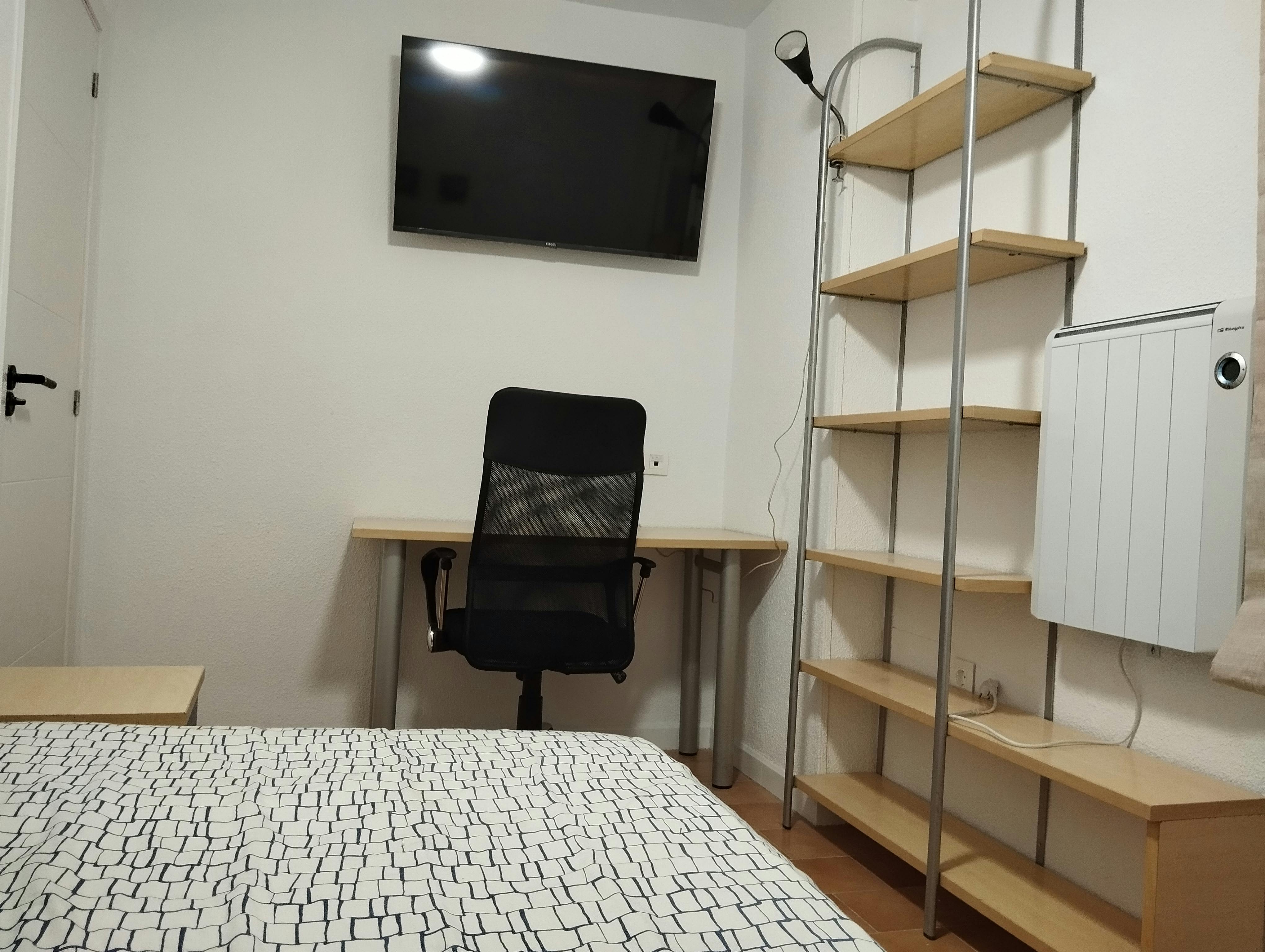 Private room for rent for €300 per month in Murcia, Calle Mateos