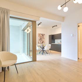 Apartment for rent for €2,151 per month in Auderghem, Avenue Edmond van Nieuwenhuyse
