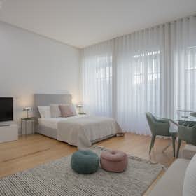 Studio for rent for €10 per month in Porto, Rua do Almada