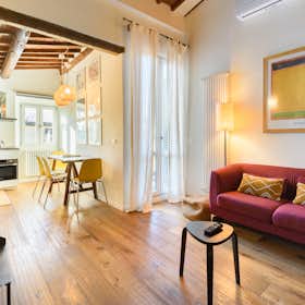 Apartment for rent for €1,850 per month in Florence, Via dell'Orto