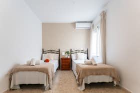 Apartamento para alugar por € 1.300 por mês em Torremolinos, Avenida Isabel Manoja