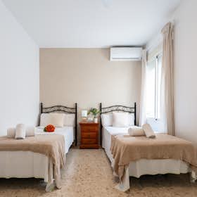 Appartement for rent for € 1.300 per month in Torremolinos, Avenida Isabel Manoja