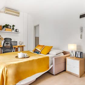 Studio for rent for €1,000 per month in Milan, Via Edmondo De Amicis