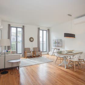 Apartment for rent for €10 per month in Porto, Rua da Restauração