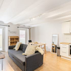 Apartment for rent for €1,090 per month in Barcelona, Carrer d'en Robador