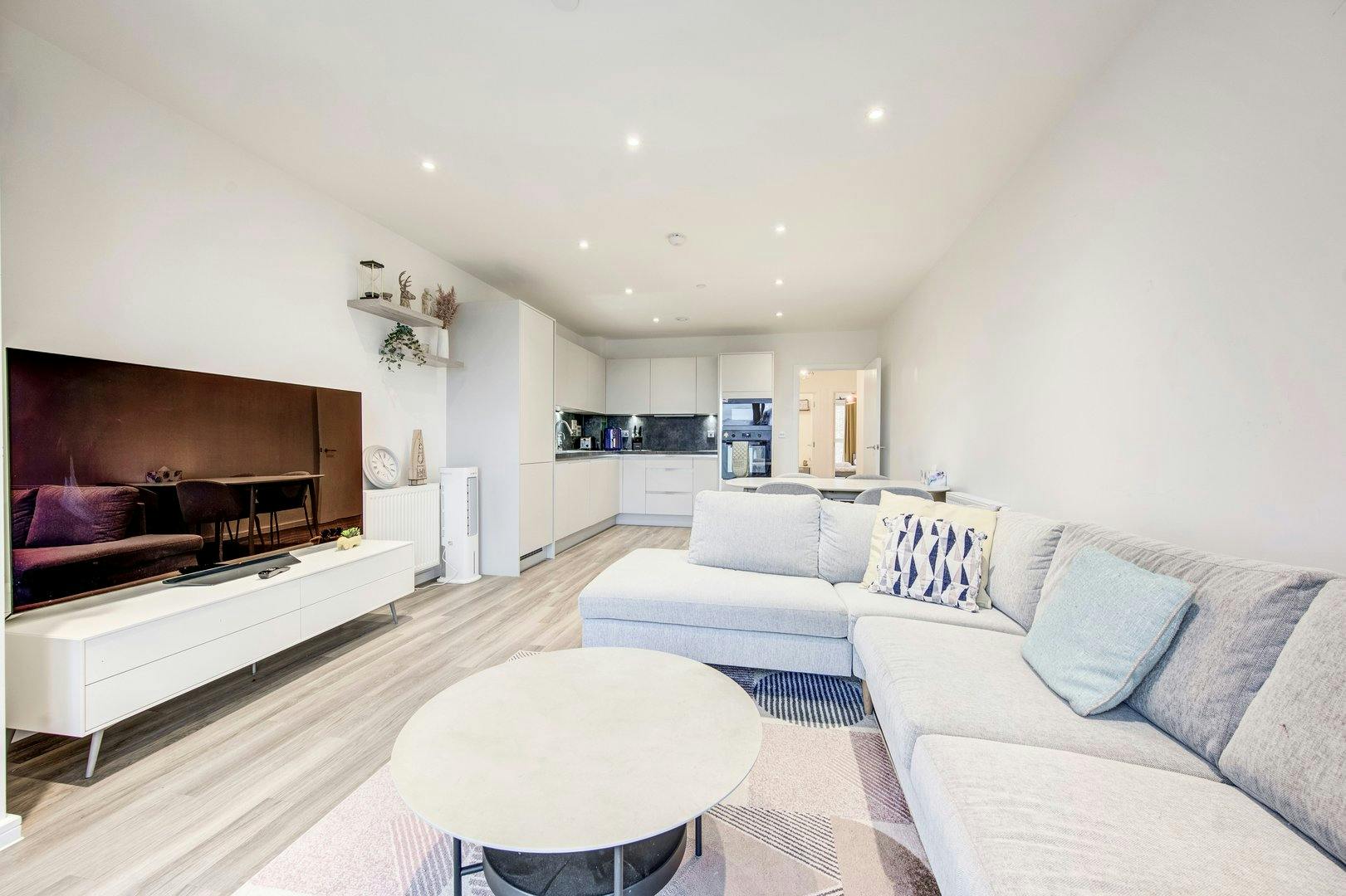 Apartment Hounslow, 82m² — photo 1