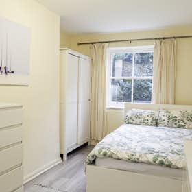Apartment for rent for £4,760 per month in London, Porchester Square