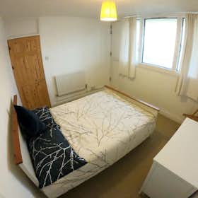 Private room for rent for €1,184 per month in London, St James's Crescent