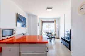 Appartement te huur voor € 798 per maand in Vélez-Málaga, Calle Las Casillas