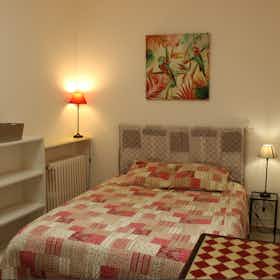 Appartement te huur voor € 1.612 per maand in Bordeaux, Impasse Bouscatier