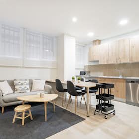 Apartment for rent for €1,190 per month in Madrid, Calle de la Infanta Mercedes