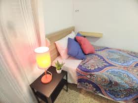 Private room for rent for €380 per month in Burjassot, Carrer Isaac Peral