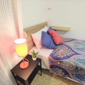 Private room for rent for €380 per month in Burjassot, Carrer Isaac Peral