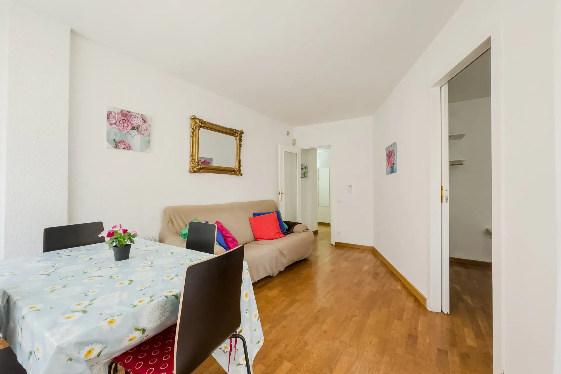 4-Bedroom Apartment in Passeig de la Mare de Déu del Coll, Barcelona (1469662) ROOM 1