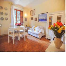 公寓 正在以 €1,200 的月租出租，其位于 Siena, Via Fiorentina